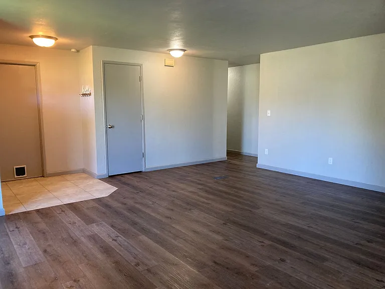 1309 Woodbury St — Photo 5