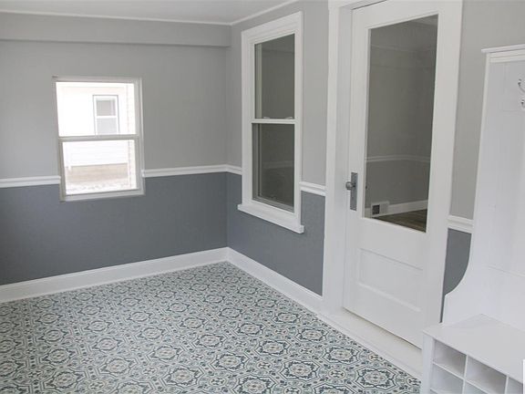 4th image of 218 W 30th St