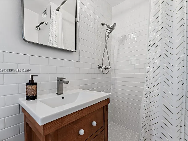324 Tequesta Dr — Photo 22