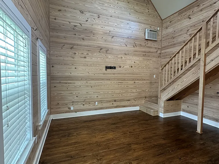 503 Hosea St — Photo 2