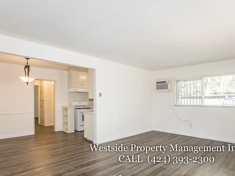 145 N La Peer Dr #4 — Photo 2