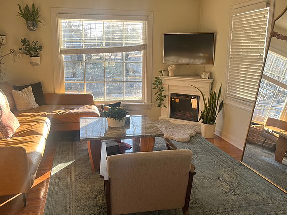 4th image of 1165 Lakeside Dr SE