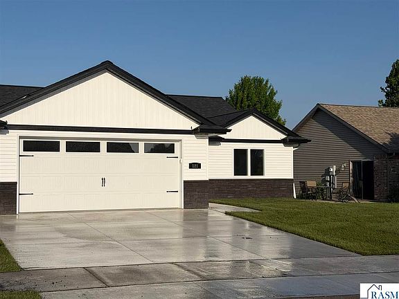 3rd image of 121 Copper Village Cir