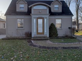 21544 E 8 Mile Rd, Harper Woods, MI 48225