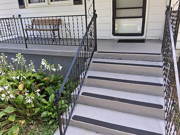 4th image of 1424 Hawkins Dr