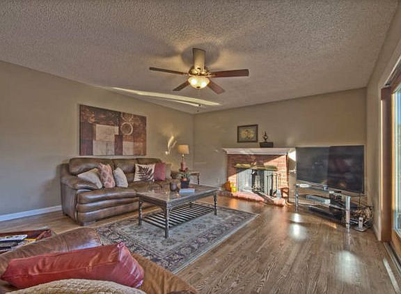 2nd image of 1220 Paula Dr