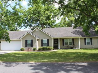 175 Pecan St, Ray City, GA 31645