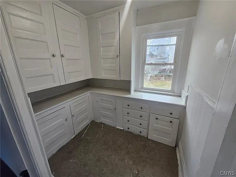 1330 Midland Ave — Photo 13