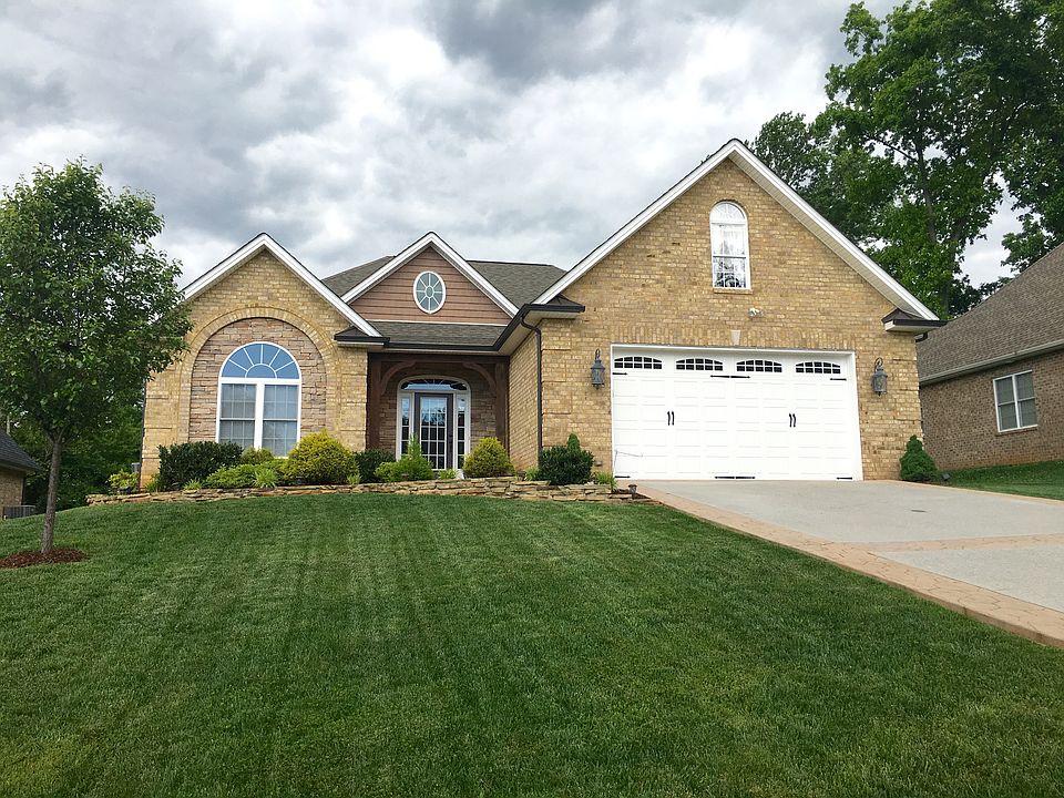 Beautifully Landscaped!!