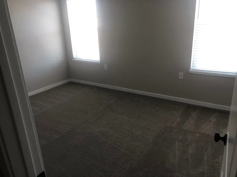 311 SW Brookside Dr — Photo 6