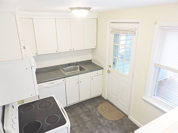2nd image of 20 Prospect St #C