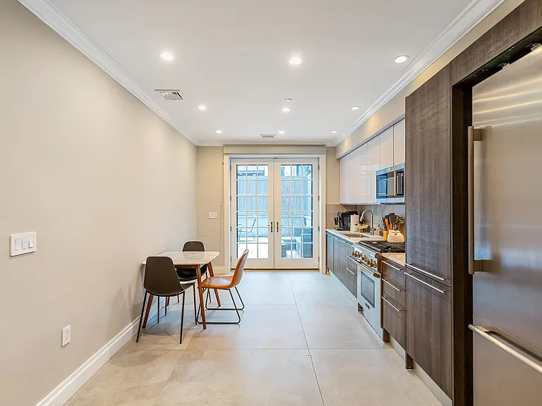 808 Washington St #GARDEN LEVEL — Photo 8