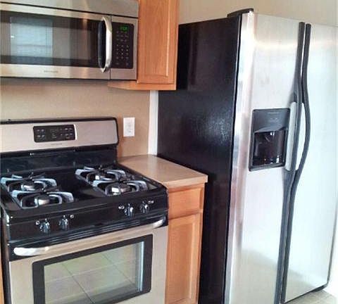 New appliances with gas connections unit comes with refrigerator