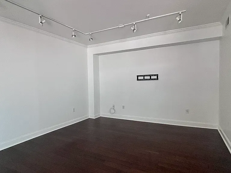 2418 E Franklin St #114 — Photo 6