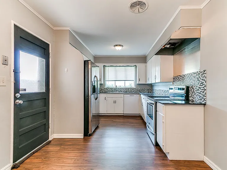 3920 N Classen Blvd — Photo 6