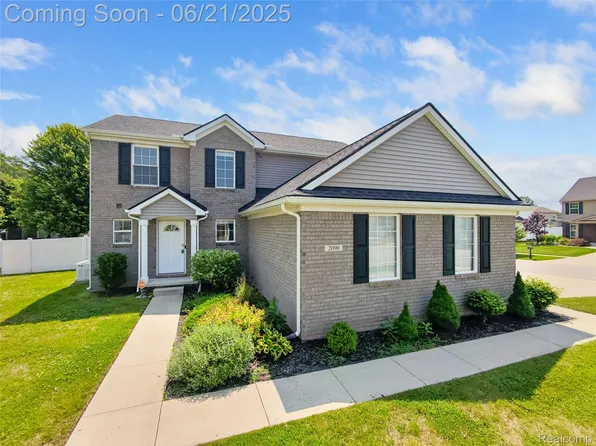 2090 Gunnison Ln, Monroe, MI 48162