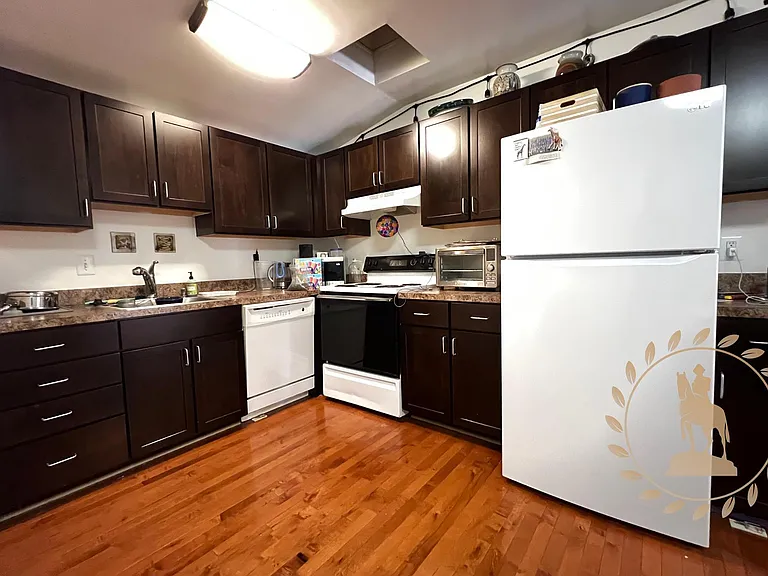 513 Park Ave #404 — Photo 4