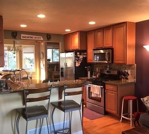 5th image of 26 Dartmouth Cir