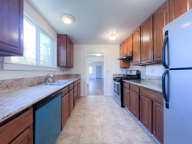 1054 Cornell Ave — Photo 17