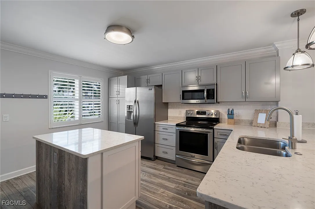 2 bed, 2.0 bath, 1200 sqft, $2,700 — Photo 3