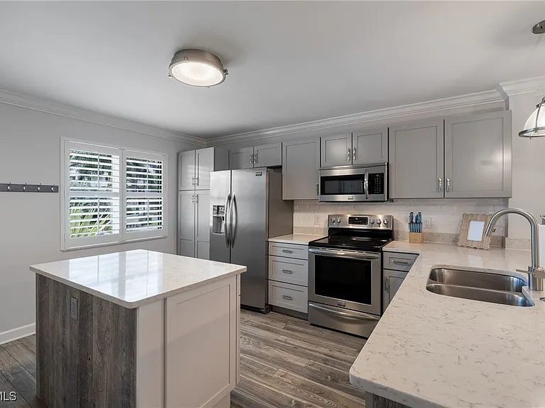 3021 Sandpiper Bay Cir #E106 — Photo 3