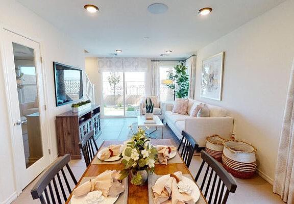 4th image of 317 Village Ct