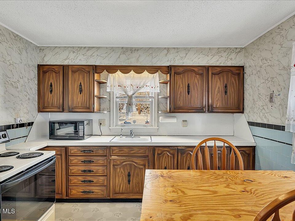 26 Shirley Drive, Schenectady, NY 12304 | Zillow