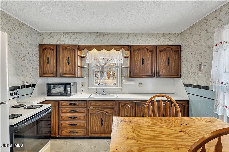 3rd image of 26 Shirley Drive