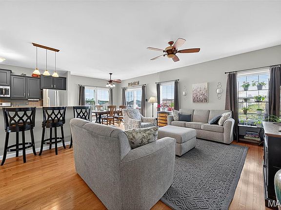 3rd image of 1733 Briarmanor Dr