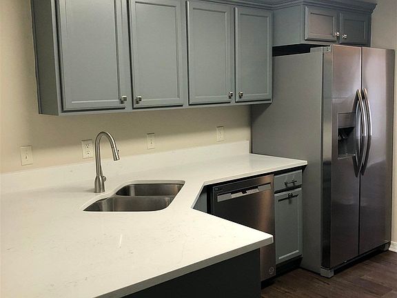 5th image of 1044 Woodlore Cir