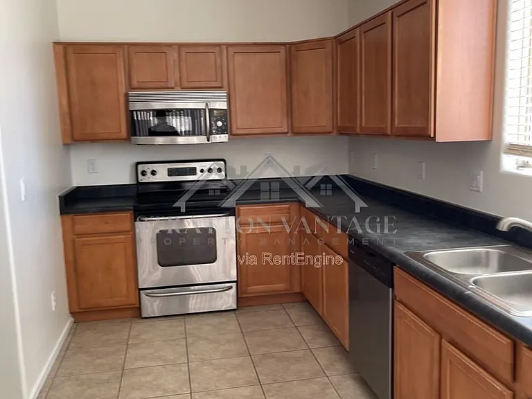1327 E Weatherby Way — Photo 3