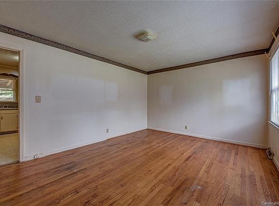 5th image of 2653 Hill Ln