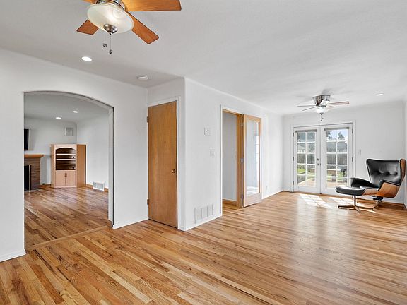 5th image of 3207 W Heroy Ave
