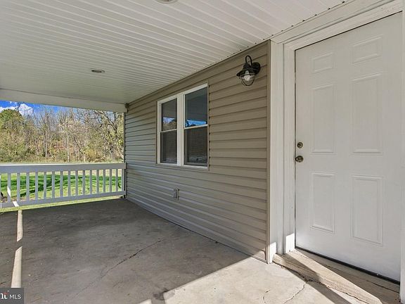 5th image of 745 E Tolna Rd