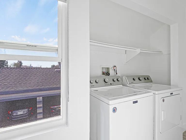 850 N Van Ness Ave #D — Photo 6