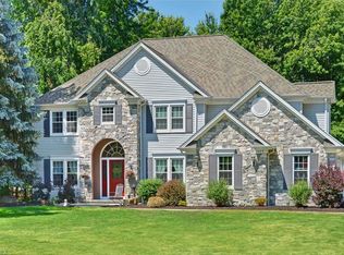 464 Moorewood Ave, Avon Lake, OH 44012