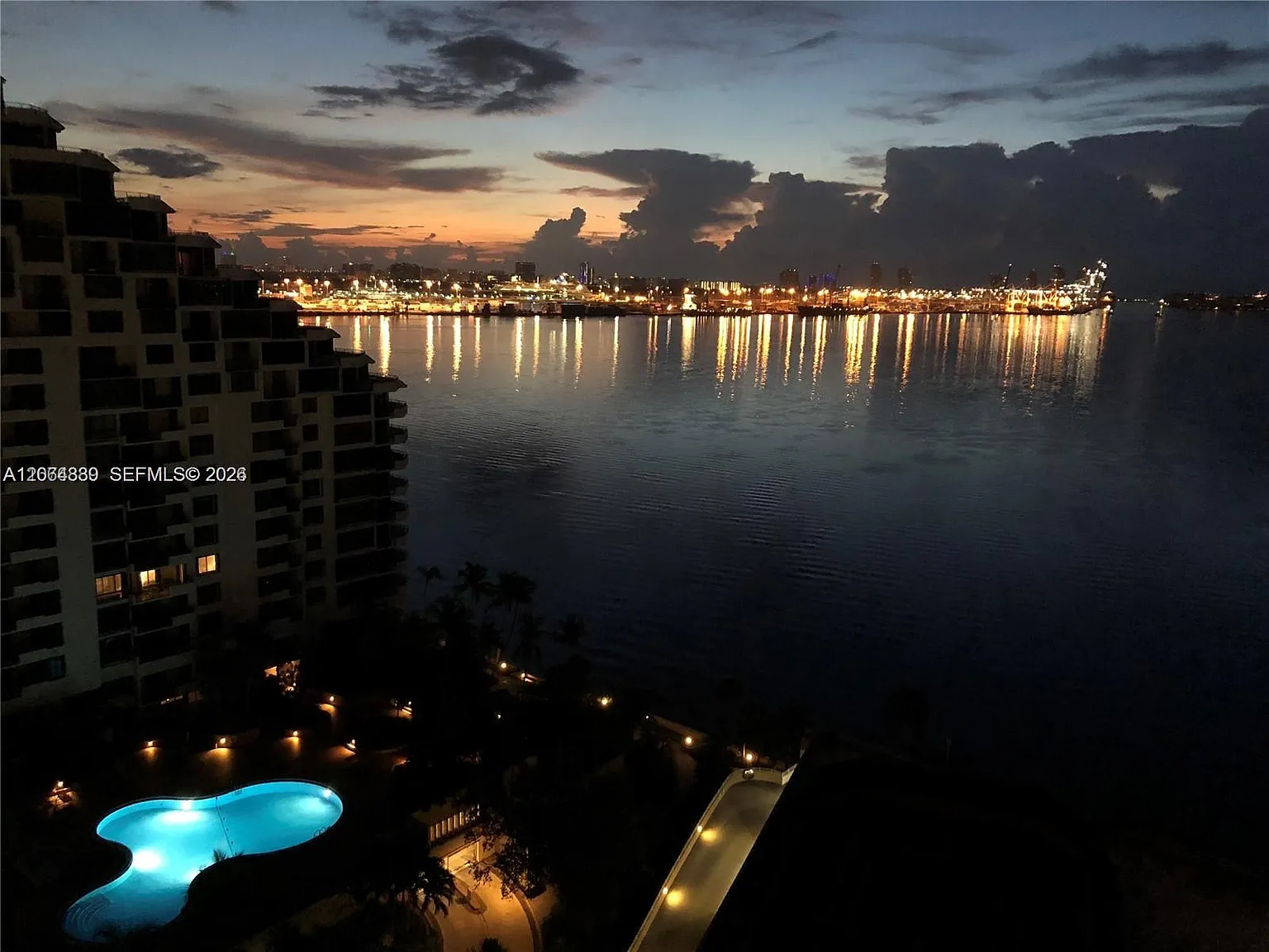 Isola Condo — Photo 4