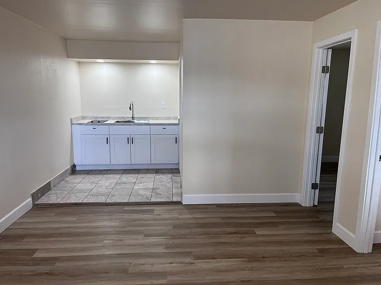 Farmington Flats — Photo 19