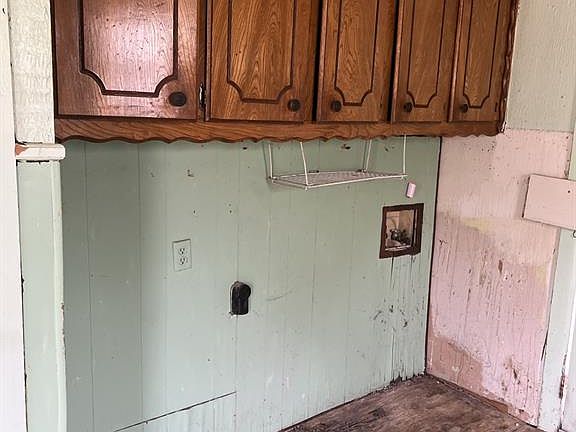 5th image of 2512 SW H Ave