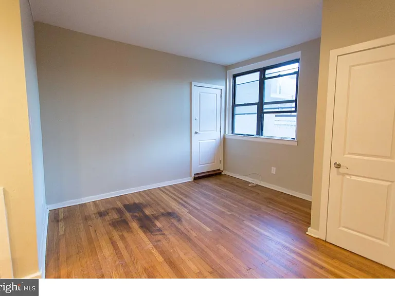 413 S 11th St #3F — Photo 4