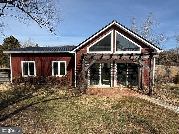 3rd image of 575 Perkins Rd