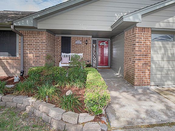 2nd image of 2622 Lufkin Ln