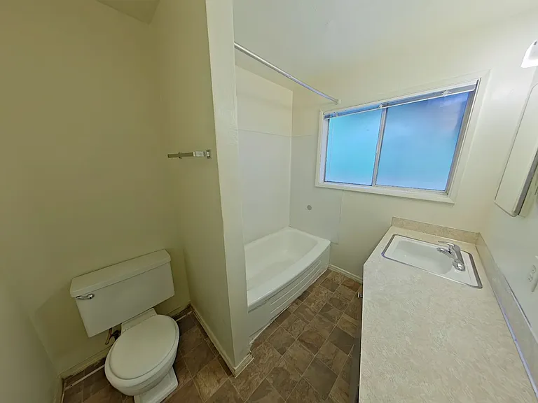 555 W 8th Ave — Photo 7