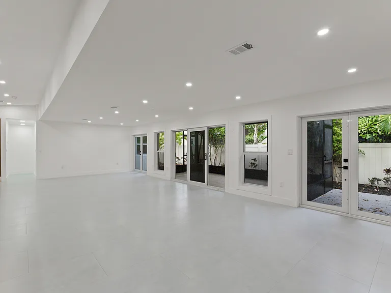 131 Toledo Way NE — Photo 33