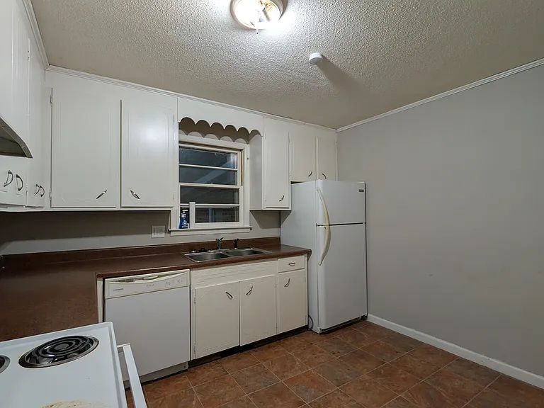 10574 Dorchester Rd — Photo 13