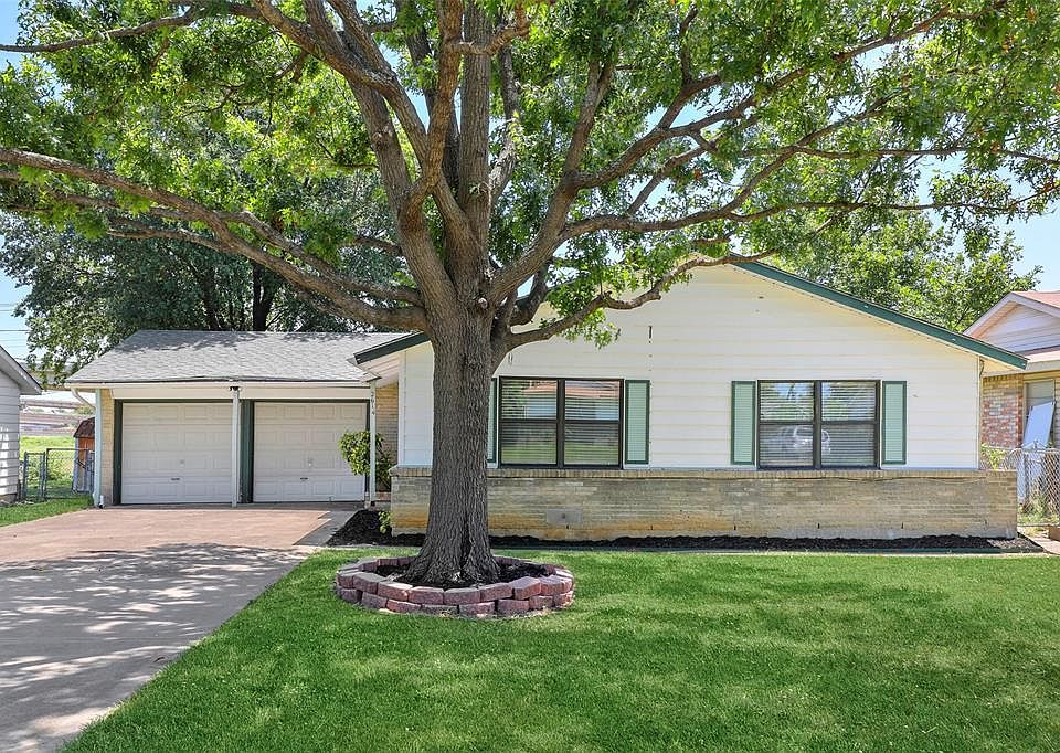 1st image of 2614 Rosewood Dr