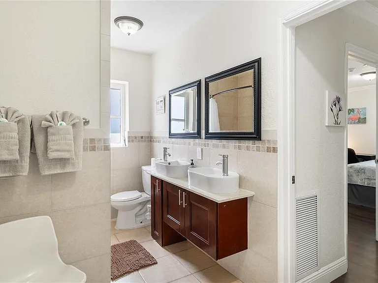 2625 NE 13th Ct #9 — Photo 11