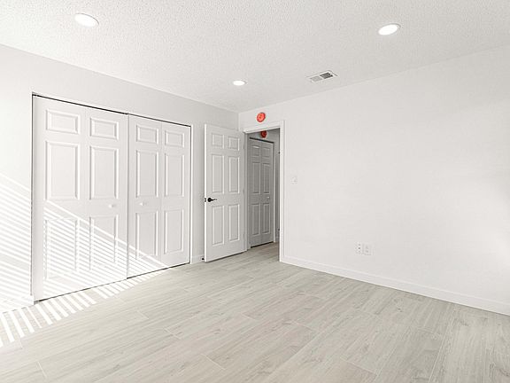 5th image of 5305 SE 28th Ln APT B
