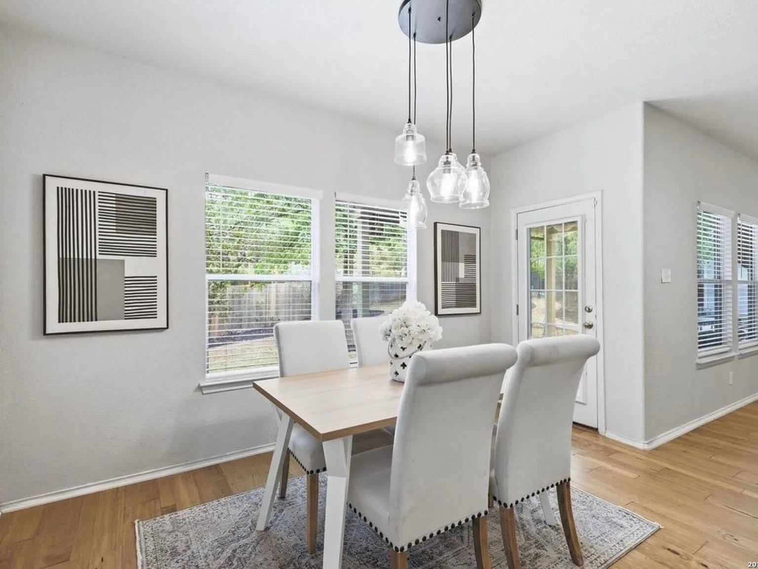 5 bed, 3.5 bath, 3303 sqft, $2,800 — Photo 4