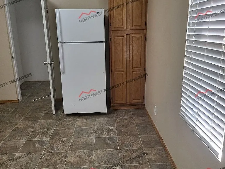 848 NW Maryland Ave — Photo 7